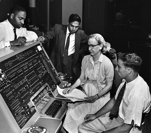 Grace Hopper an der Tastatur des Univac, ca. 1960